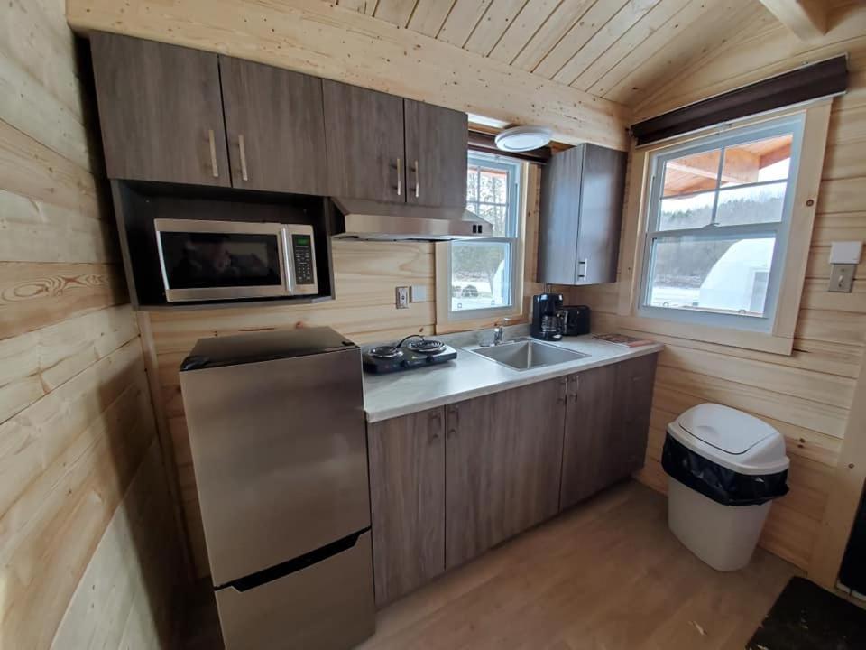 Les Chalets De La Colline Inc เบย์-แซงต์-กาทรีน ภายนอก รูปภาพ
