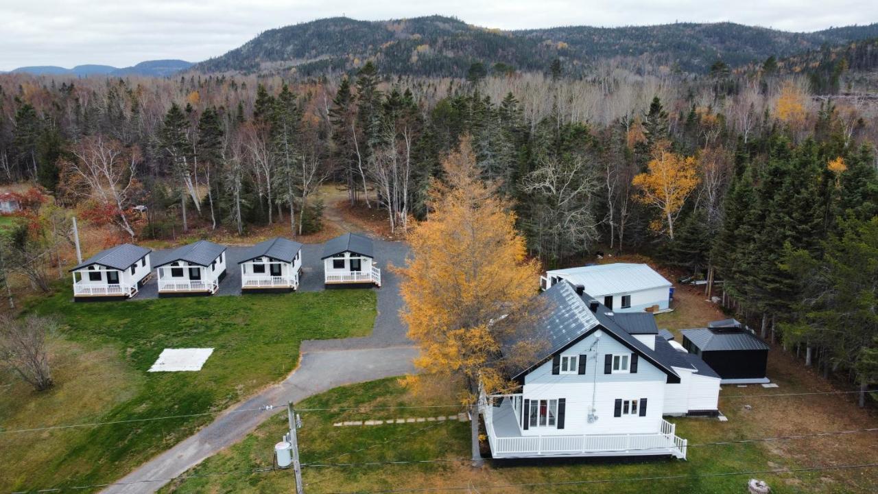 Les Chalets De La Colline Inc เบย์-แซงต์-กาทรีน ภายนอก รูปภาพ