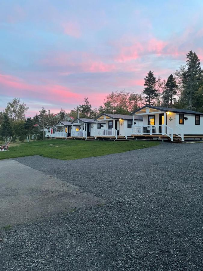 Les Chalets De La Colline Inc เบย์-แซงต์-กาทรีน ภายนอก รูปภาพ