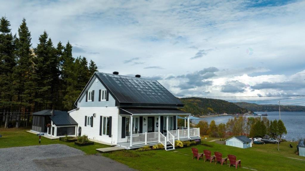 Les Chalets De La Colline Inc เบย์-แซงต์-กาทรีน ภายนอก รูปภาพ